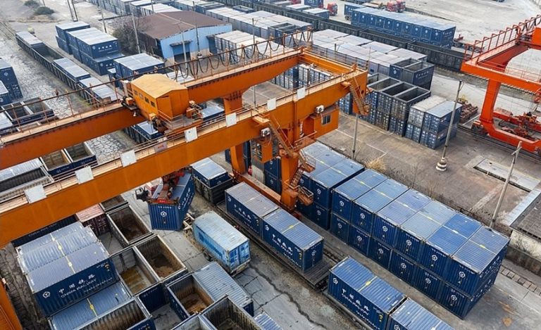 Китайският железопътен товарен транспорт отчита ръст през 11-те месеца на 2025 г. Китайският железопътен товарен транспорт отчита ръст през 11-те месеца на 2025 г.