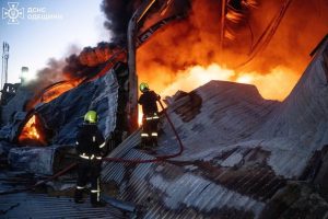 Осем жертви и 30 ранени след руски удари по Одеса, пристанищата под обстрел