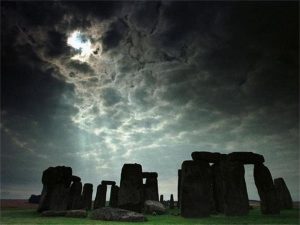 Хиляди посрещнаха зимното слънцестоене край Стоунхендж