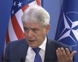 Али Ахмети преизбран за лидер на ДСИ: Кадрови промени в най-голямата албанска партия в Северна Македония