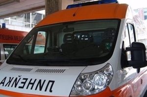 20-годишен шофьор без книжка блъсна пешеходец в Дупница и избяга