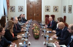 Румен Радев обсъди готовността на банките за еврото, повдигна въпроси за лихвите