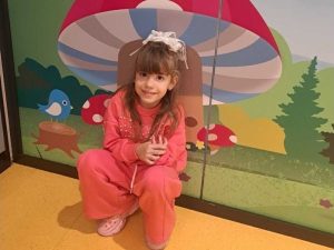 Невероятната битка на Сияна: 6-годишно момиче с един бъбрек търси спасение в Турция