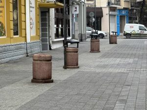 Пловдив подменя кошчетата по Главната: 88 нови, полирани, за по-лесно почистване