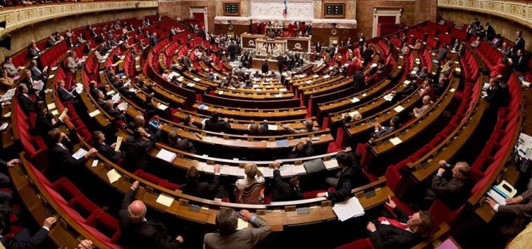 Франция посреща 2026 година без редовен бюджет, приет е удължителен закон