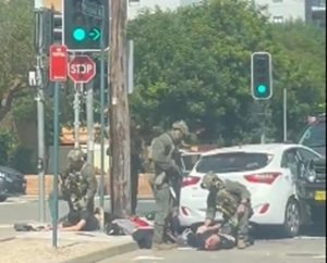 Австралия затяга законите след трагедията на плажа Бондай