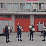 Пловдивски огнеборци с гайди трогнаха дежурните за празниците