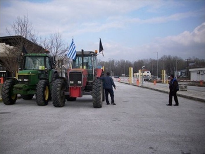 Гръцки фермери отново блокираха границата с България и Северна Македония