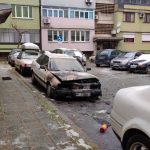 Автомобил пламна пред блок в Русе, жители предотвратиха по-големи щети