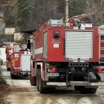 Огнеборци спасиха постройки в Съединение и Храбрино след буря