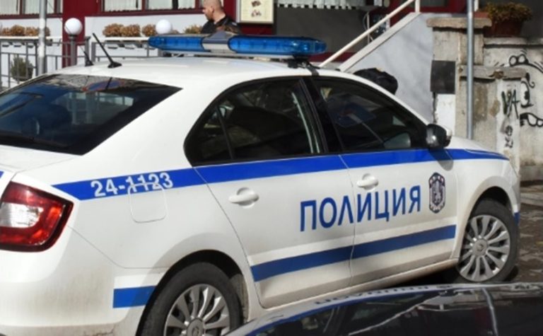 Пиян шофьор се бори за живот след удар в мантинела на АМ „Марица“ Пиян шофьор се бори за живот след удар в мантинела на АМ „Марица“