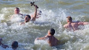 Богоявление в Русе: Водосвет и хвърляне на кръста в Дунав на 6 януари