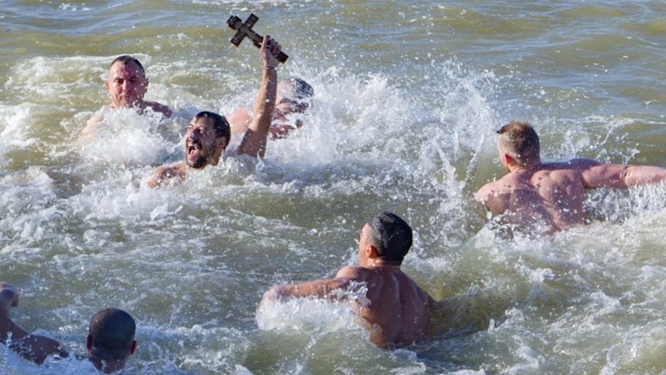 Богоявление в Русе: Водосвет и хвърляне на кръста в Дунав на 6 януари