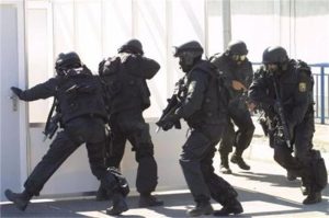 Двама обирджии обградени в София, открити гранати в колата им