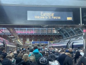 Възобновиха движението на влаковете под Ламанша след срив