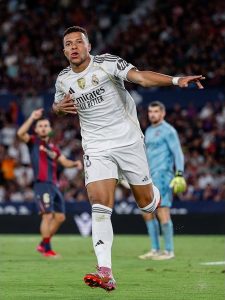 Килиан Мбапе с контузия в коляното, пропуска Суперкупата на Испания