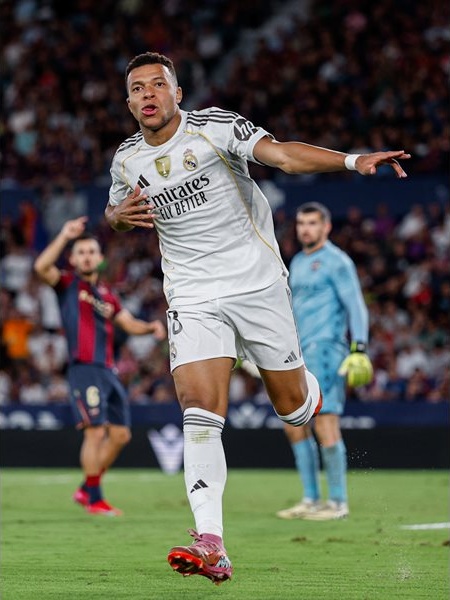 Килиан Мбапе с контузия в коляното, пропуска Суперкупата на Испания