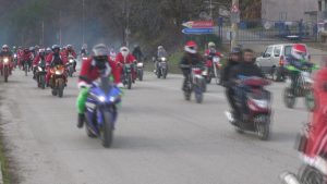 „Мото Коледа“ 2025 във Велико Търново: Празнично шествие подкрепя двама младежи