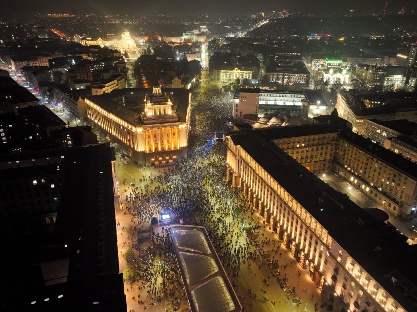 Протестите срещу Бюджет 2026: Основно политическо събитие на годината за 38,5% от българите