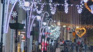 Русе засия в празнични светлини с над 900 метра гирлянди