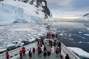 Антарктида: Живот сред ледовете и предизвикателствата на климата