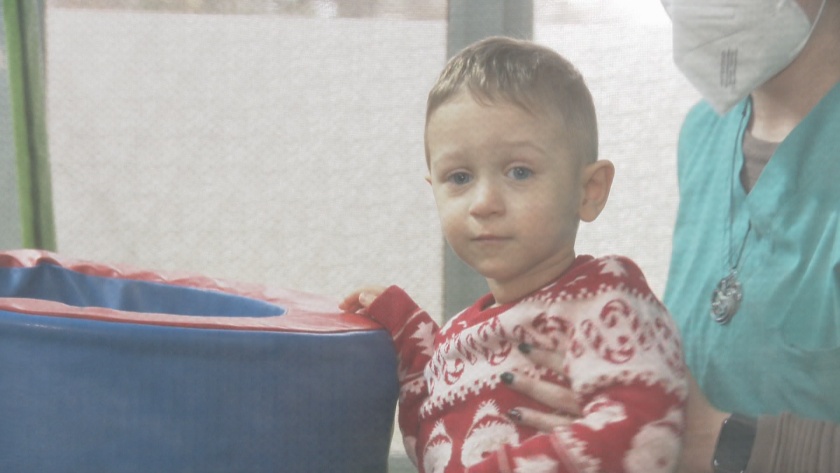 Даренията от „Българската Коледа“ променят живота на 2-годишния Матей и други деца