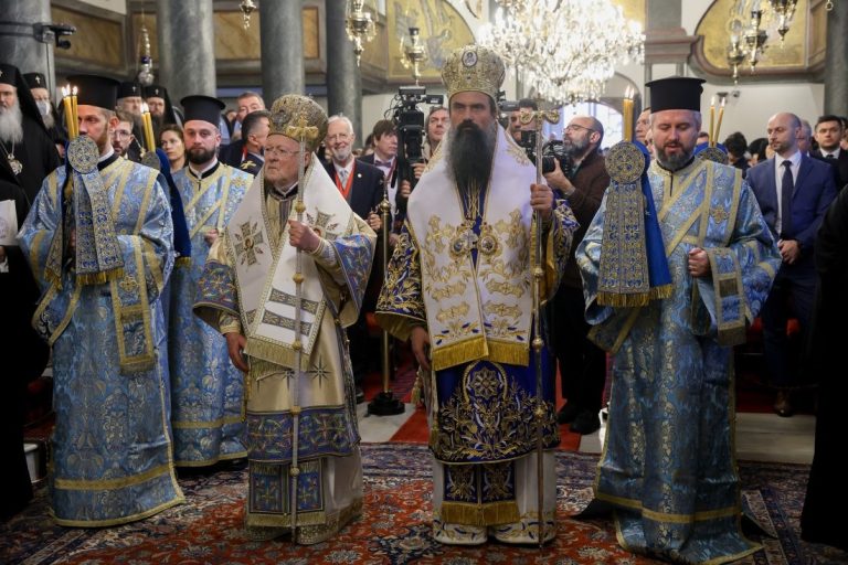 Патриарх Даниил и Вартоломей отслужиха Света литургия в Истанбул