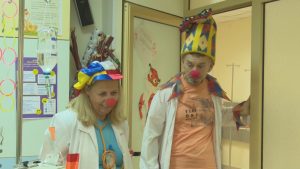 Болнични клоуни връщат усмивките в детската онкология във Варна