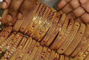 Златото покори нов исторически връх от 4400 долара за тройунция