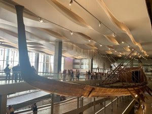 Сглобяват втората Слънчева лодка на Хеопс пред посетители в Големия египетски музей