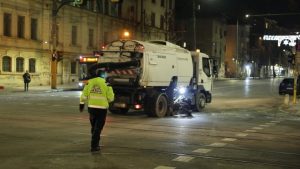 Цяла нощ почистваха София след безредиците, транспортът възстановен