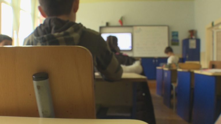 Здравословен проблем: Две трети от учениците избягват училищните тоалетни Здравословен проблем: Две трети от учениците избягват училищните тоалетни