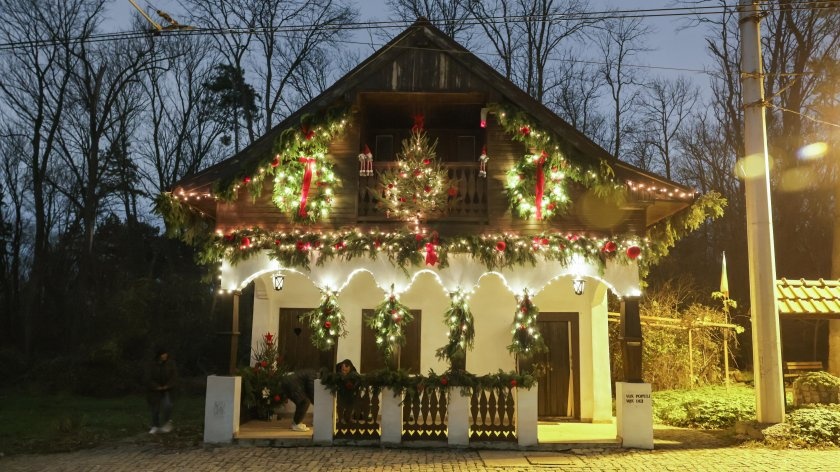 Спирка „Вишнева“ в Лозенец грейна с коледна украса