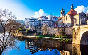 Еврото и Португалия: Икономически растеж и рекорден туризъм на фона на социално напрежение