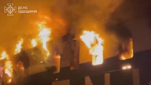 Пожар на турски ферибот в Одеса след руска атака, ранен е един човек