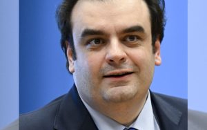 Гръцкият финансов министър Кириакос Пиеракакис оглавява Еврогрупата, България за първи път пълноправен член