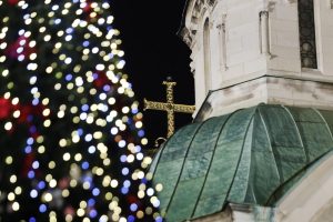 Коледната елха в София грейна, кметът Терзиев запали светлините