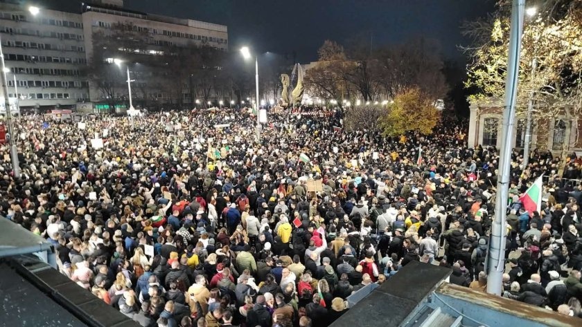 Многолюден протест в Пловдив премина мирно, настояват за оставка и референдум за еврото