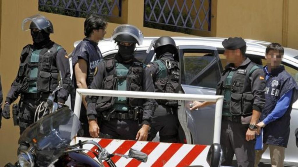 Испания разби мрежа за робски труд на мигранти, 11 арестувани