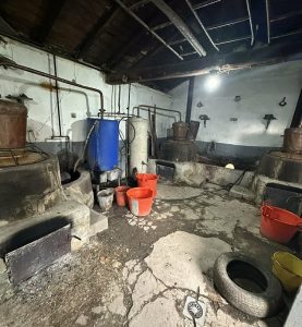 Над 360 литра нелегален алкохол иззети във Варна