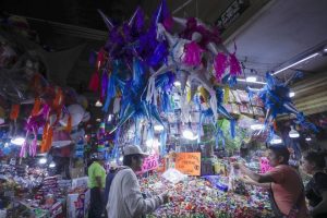 Коледна феерия: Мексико Сити грее в празнични светлини