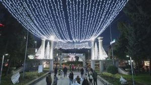 Коледна магия озари Шумен: Градът грейна в празнични светлини