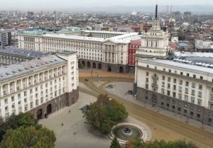 Служебен кабинет от „домова книга“: Започват консултациите при президента