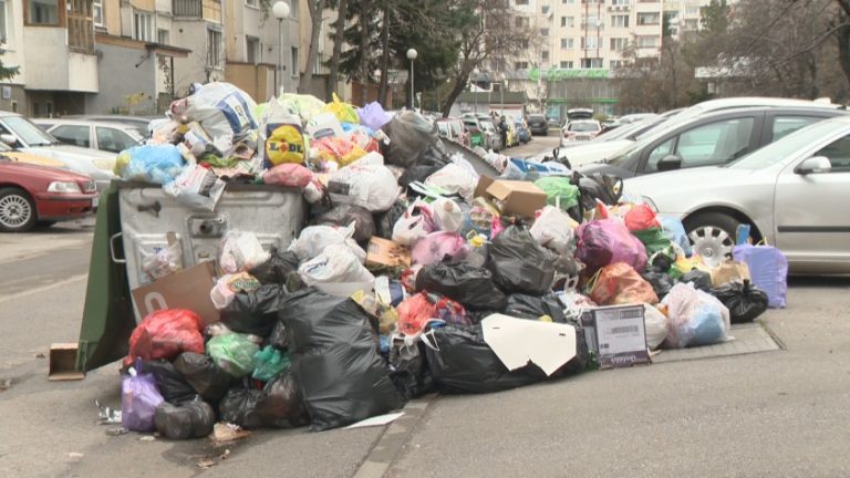 Кризата с боклука в София се задълбочава: Още 6 района остават без договори до края на декември