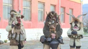 Кукери от Жабокрът репетират за фестивала „Джамала“ в Кюстендил