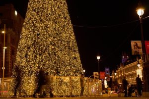 Мадрид грее в коледна магия: 13 милиона LED светлини и парад на Трите крале