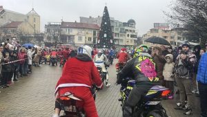 Мото Коледа озари Казанлък с над 300 Дядо Коледовци на мотори