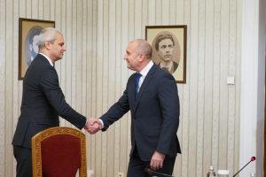 Радев към „Възраждане“: Няма нужда от увертюри за сложната ситуация