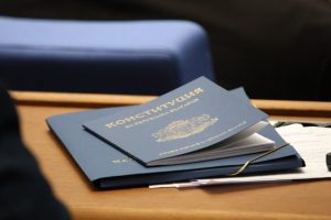 Какво следва след оставката на кабинета „Желязков“: Конституция, протести и политически реакции