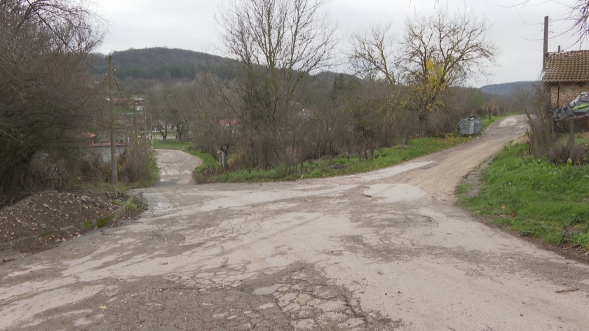 Жители на Долище настояват за асфалт и вода: Подписка сочи проблеми с инфраструктурата